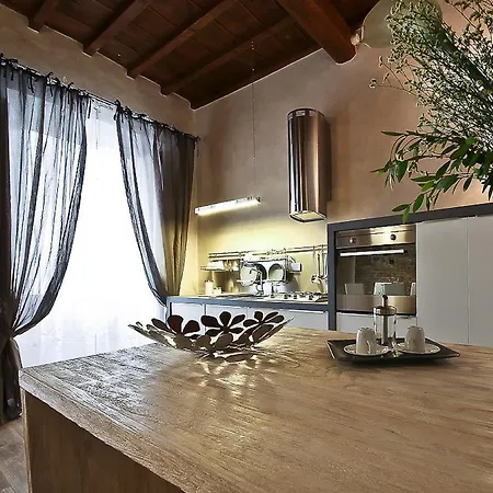 - Giglio Santa Trinita Apartment Florence